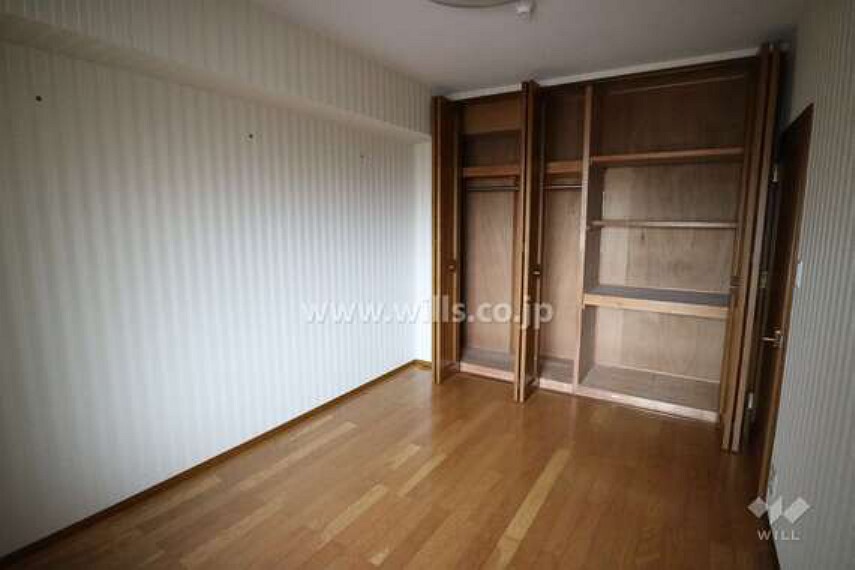 洋室の様子。6,0帖のお部屋で、寝室としても子供部屋としても十分な広さです。こちらのお部屋にも収納力が高いクローゼットがあります。