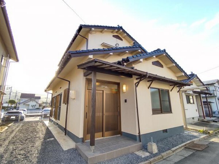 外観写真 売主として累計6万戸以上の住宅をリフォームして販売してきた経験に基づき、一戸一戸、土地や建物に合わせてリフォームを行っています。ぜひとも現地でご確認ください。