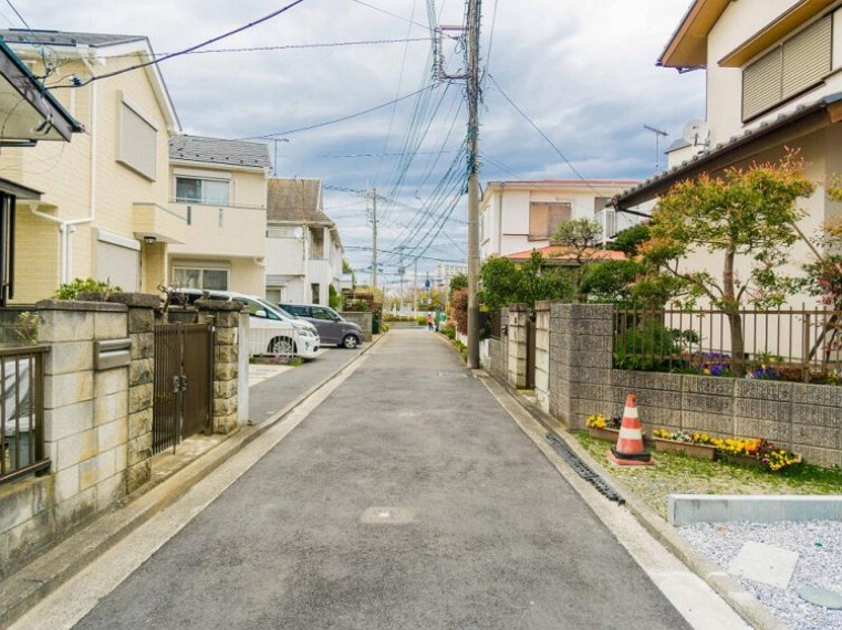 現況写真 毎日のお散歩も快適な、緑に恵まれた閑静な住宅地。
