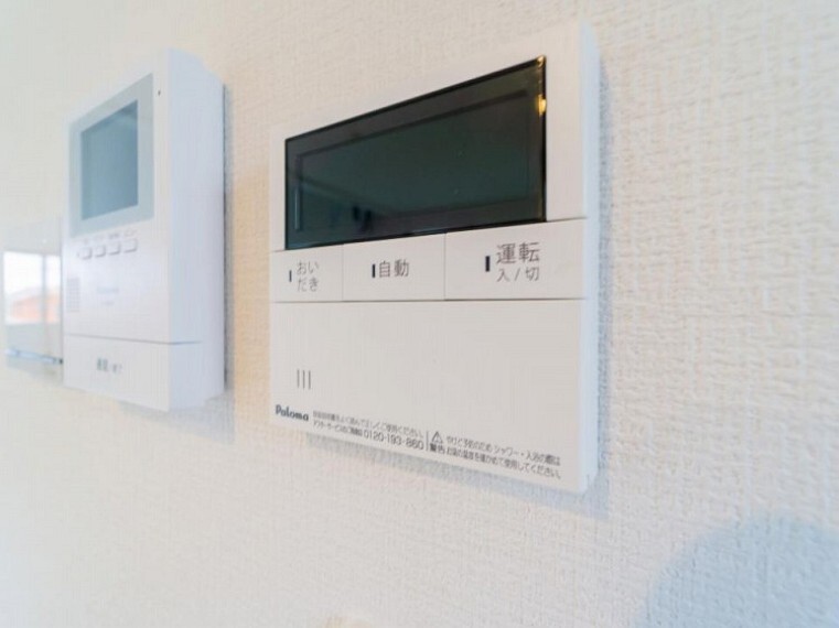 あらかじめ設定した温度でお湯張りや追い焚きが可能。キッチンからも操作できます。