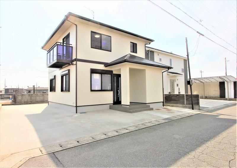 外観写真 建物内外フルリフォーム済み。国交省認定の第三者機関による検査適合済み・かし保険付きの物件です。安心R住宅です。