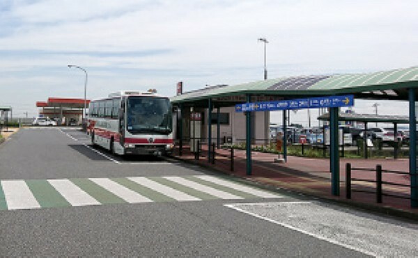 【袖ケ浦バスターミナル】高速バスを利用することで都心への軽快なフットワークを実現します。［分譲地から約4800m］（2020年12月撮影）