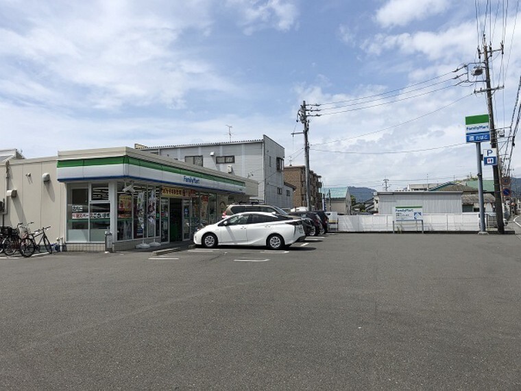 コンビニ ファミリーマート西島店