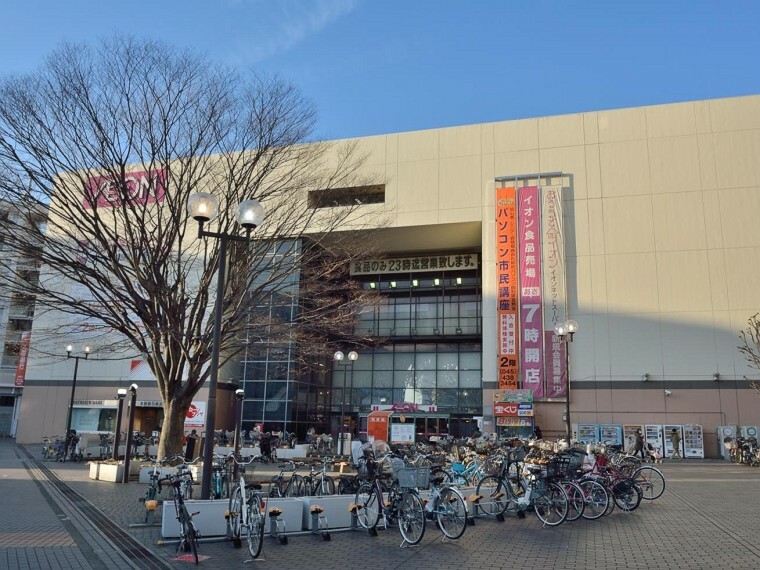 ショッピングセンター イオンスタイル東神奈川（食品フロアは朝早くから夜遅くまで営業。出勤前や夜遅い時間の帰宅の時にも利用できるのが嬉しいですね。）