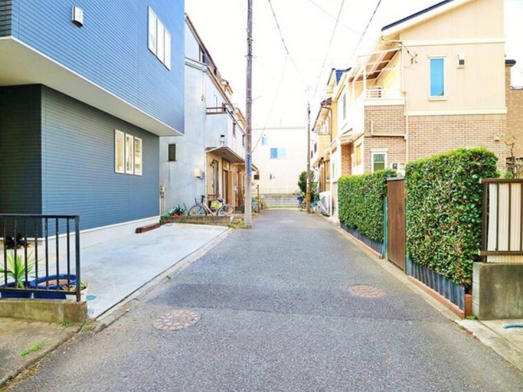 現況写真 車通りの少ない閑静な住宅街に立地。
