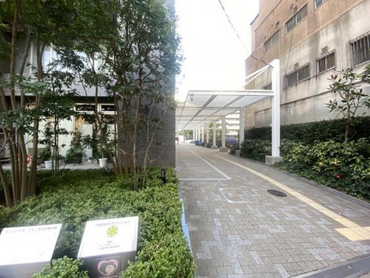 エントランス(外) マンション玄関エントランス