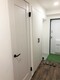 玄関 白い建具で明るい玄関