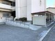外観写真 マンション入り口、駐輪スペース