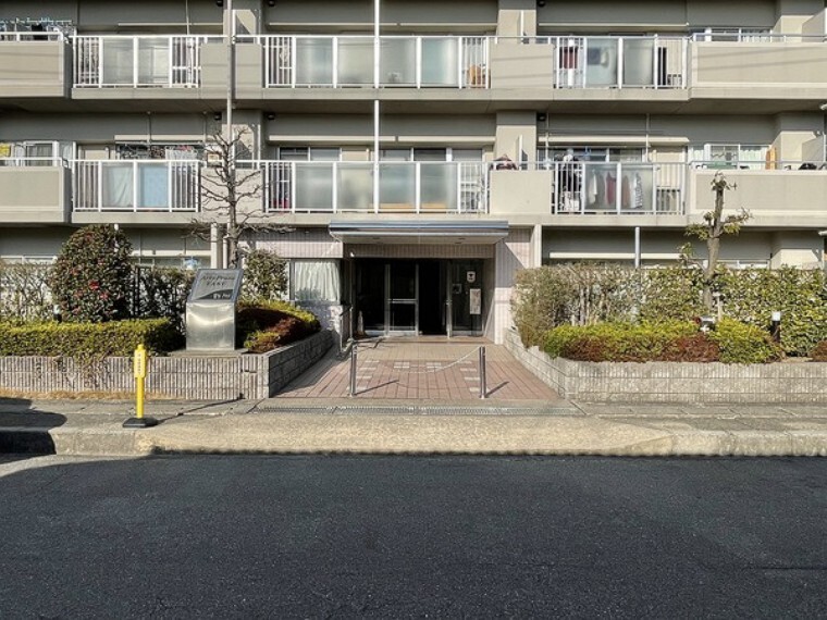 エントランスホール 正面出入り口