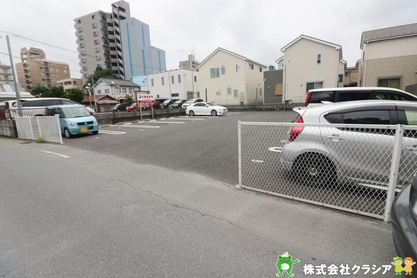 現況写真 前面道路7m。ゆとりのある広さです。車の出入りがしやすく開放感がありますよ。(2020年7月撮影)