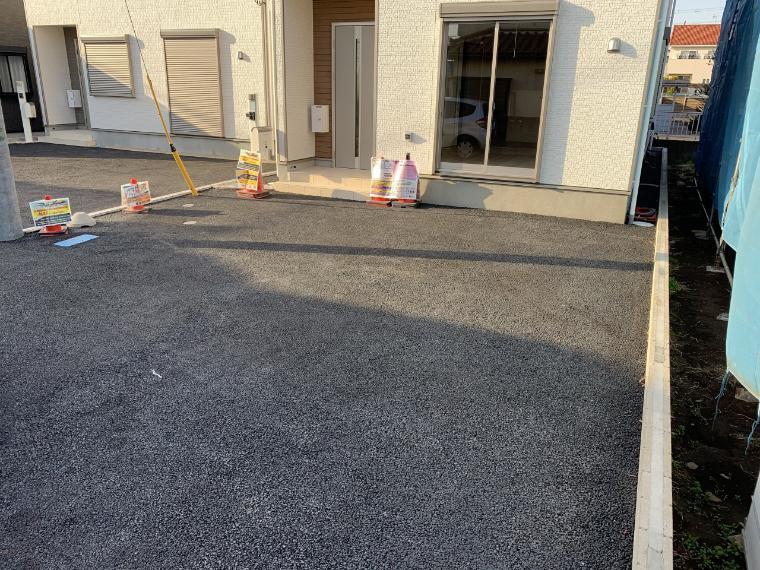 駐車場 駐車スペース並列で2台可能 急な来客時も駐車スペースを探す必要がなく安心です