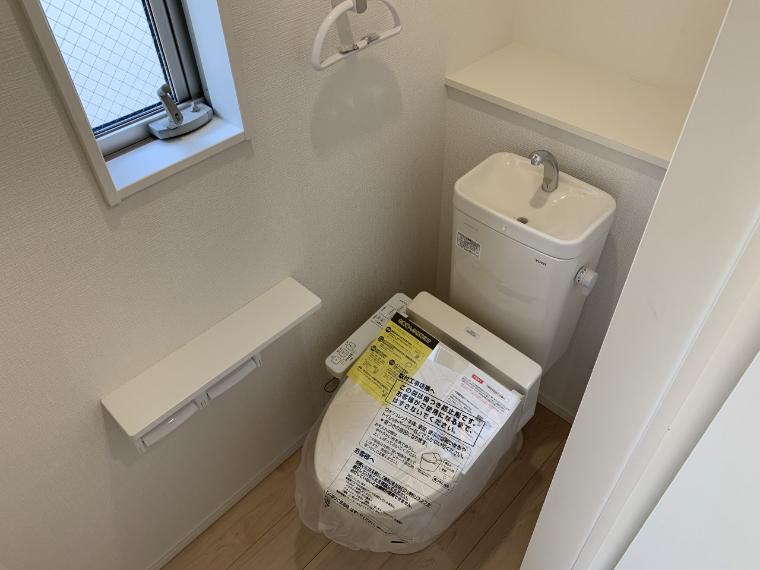 トイレ トイレは2ヶ所設置で混雑しがちな朝も人がたくさん集まった時も安心です