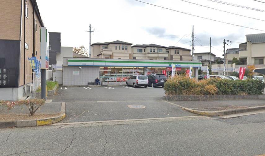 コンビニ ファミリーマート 豊中西緑丘店 大阪府豊中市西緑丘3丁目10-43