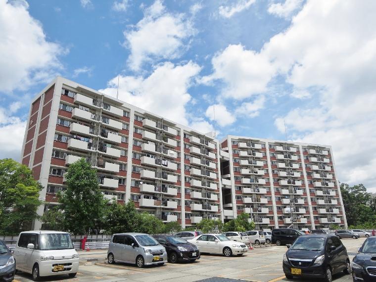 外観写真 周辺は緑の多い静かな住宅地です!北緑丘小学校まで約100mと学校も近くですので、子育て環境にもおすすめです!