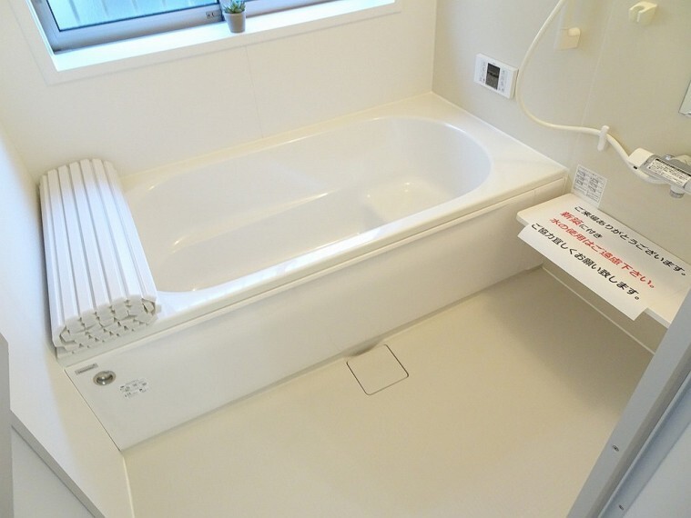浴室 施工例 床の素材は水はけが良い素材を使用してるのでカビが発生しにくくなってます
