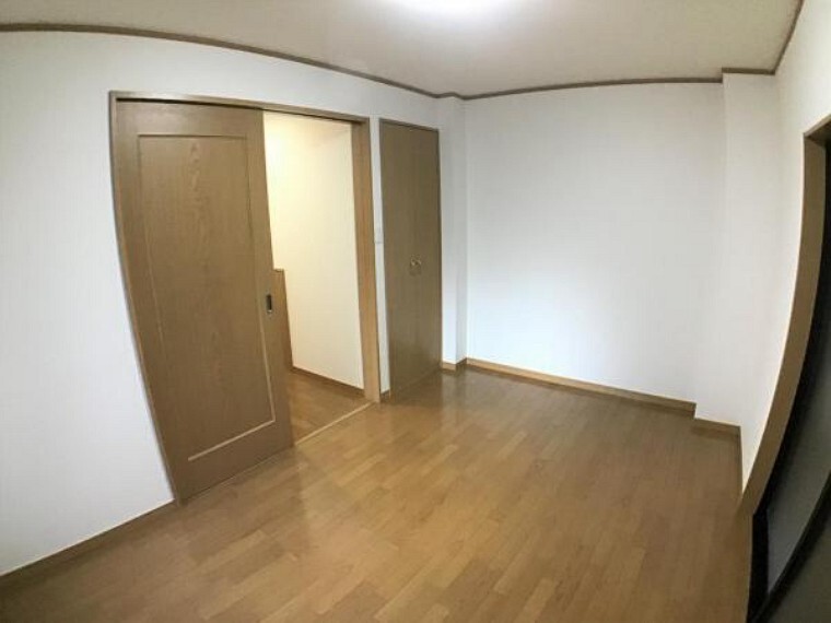 洋室 1階の洋室スペースは客間としても趣味部屋としてもピッタリです。