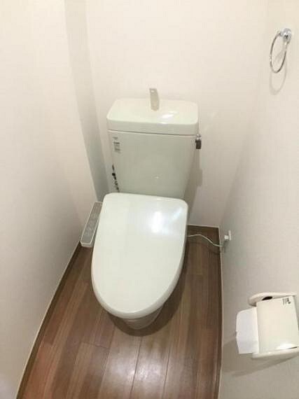 トイレ 2階のトイレももちろんウォシュレット付きです。