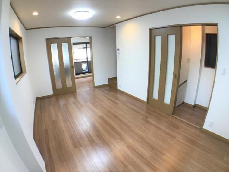 居間・リビング 1階のお部屋以外はリビングを通っていくので家族のわずかな変化も見逃しません。