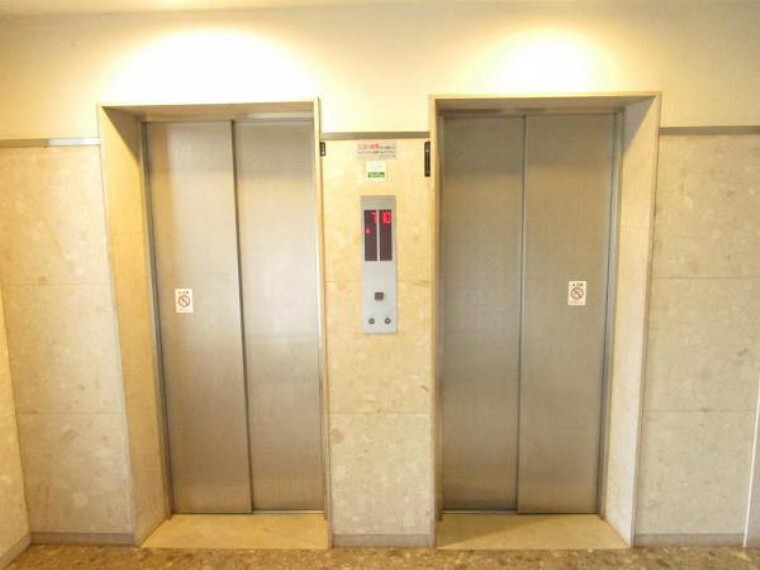 【建物設備写真】マンションエレベーターは2つあるので、待ち時間も短縮できますね。
