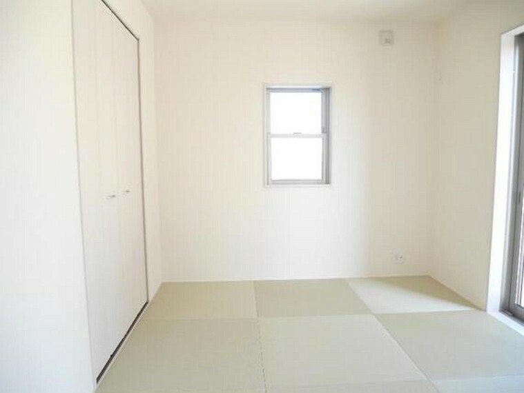 和室 約4帖の和室です。畳のお部屋は寛げる空間ですね。