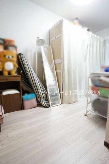 洋室 子供部屋にも嬉しい収納スペースあり(2021年2月撮影)