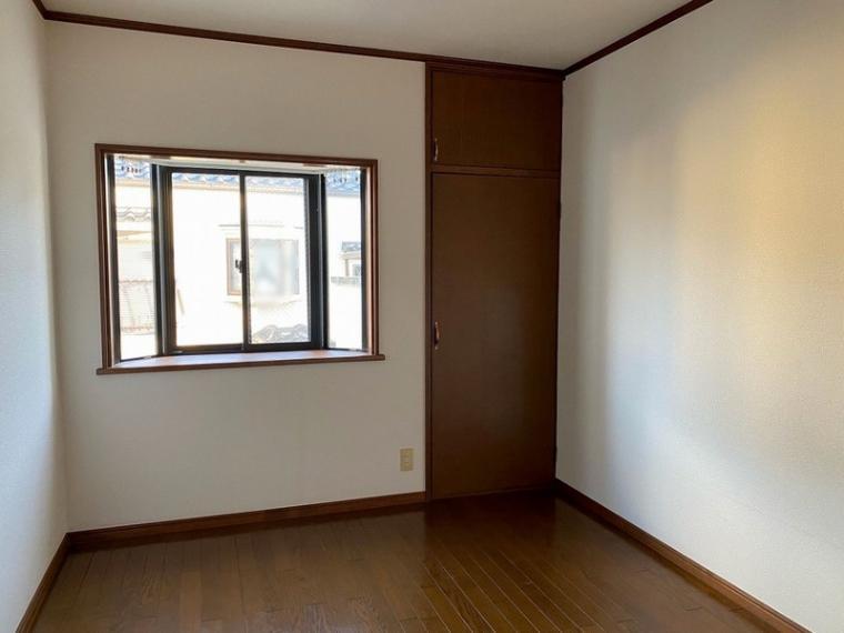 洋室 収納もしっかりあります