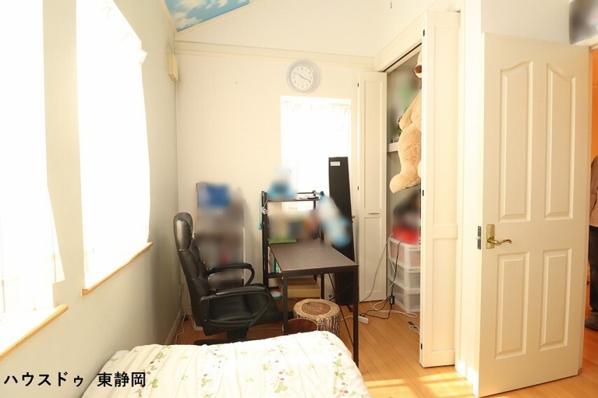 洋室 南側洋室。成長しても使えるお部屋。勉強やお友達の訪問の際もお部屋があると嬉しいですね。