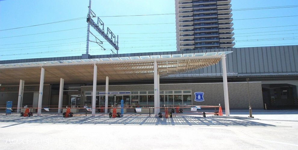 コンビニ ローソン 草薙駅北口店
