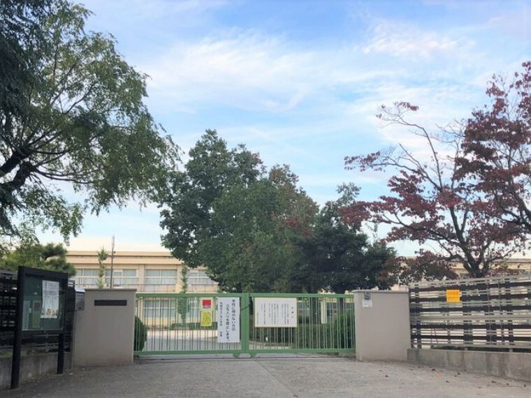 小学校 岡崎市立六名小学校 徒歩9分。