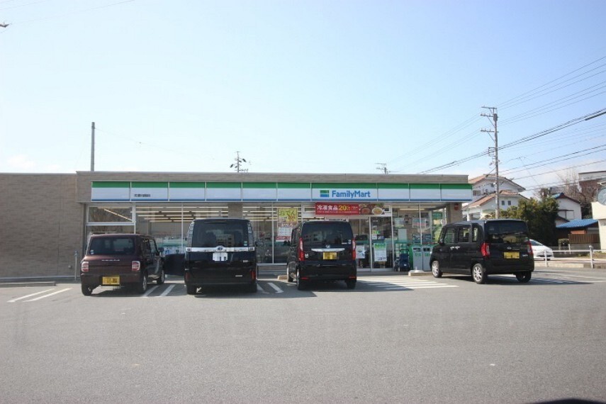 コンビニ ファミリーマート武豊向陽店
