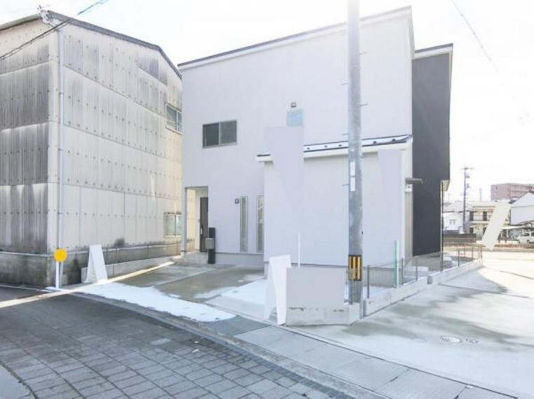 現況外観写真 白を基調としたシンプルな外観です。