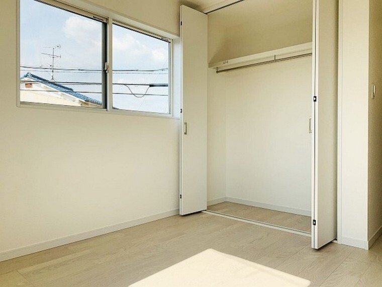 子供部屋 洋室・フリースペースは在宅ワーク用として書斎や仕事に、あるいは、お子さんが小さなうちは子供の遊び場にすることも、ご家族構成や暮らしに合わせた様々な用途でご利用いただけます