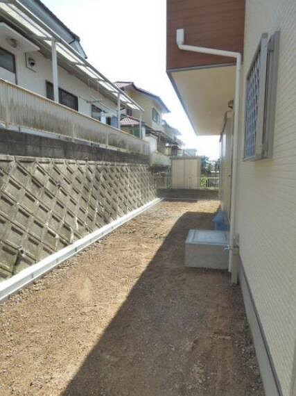 庭 南側のお庭。道路に面していませんので、小さなお子様もこちらで安心してお遊びをさせることができますね。