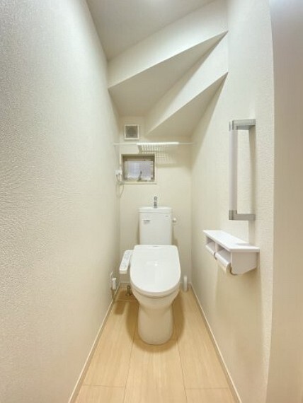トイレ 2Fにもトイレ有!ウォシュレットタイプで使いやすいですよ
