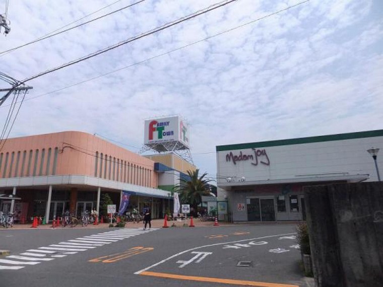 ショッピングセンター ファミリータウン広電楽々園