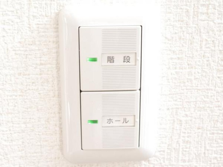【同仕様写真】照明などのスイッチパネルは最近のワイドタイプに全て交換しています。こういった細部まで徹底してリフォームを行うことで価値を中古住宅に足していきます。