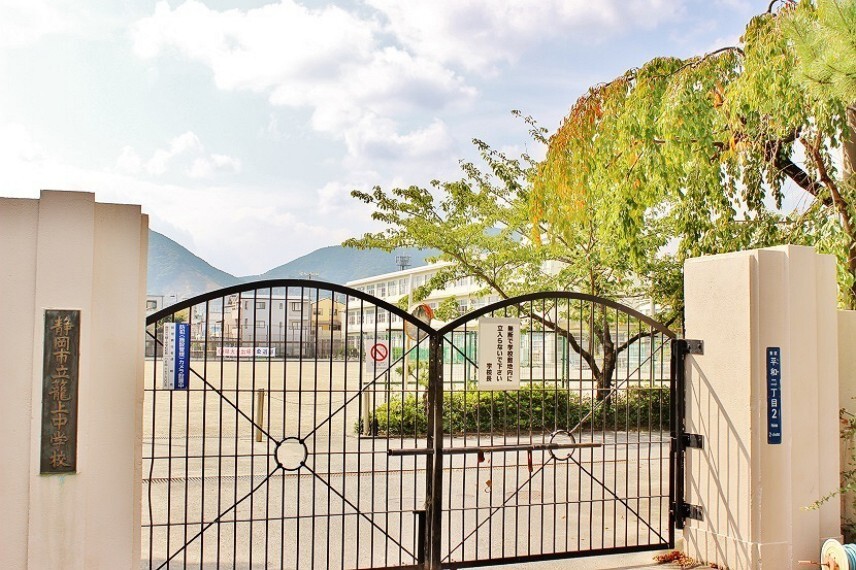 中学校 籠上中学校
