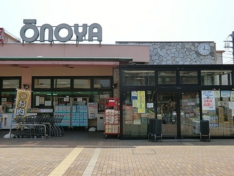スーパー フードハウス大野屋菅田店 営業時間 10:00から20:00 月に1回 コストコフェアをやっています。ティラミスやマフィンなど会員で無くても購入可