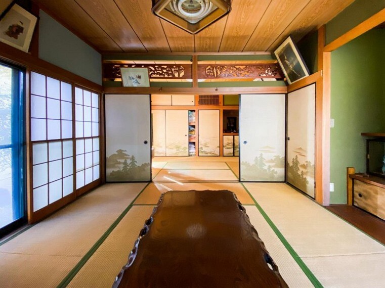 和室 洋室とはまた違った良さがある和室。畳の香りに癒され、和の空間を感じることのできる落ち着きある一部屋です。