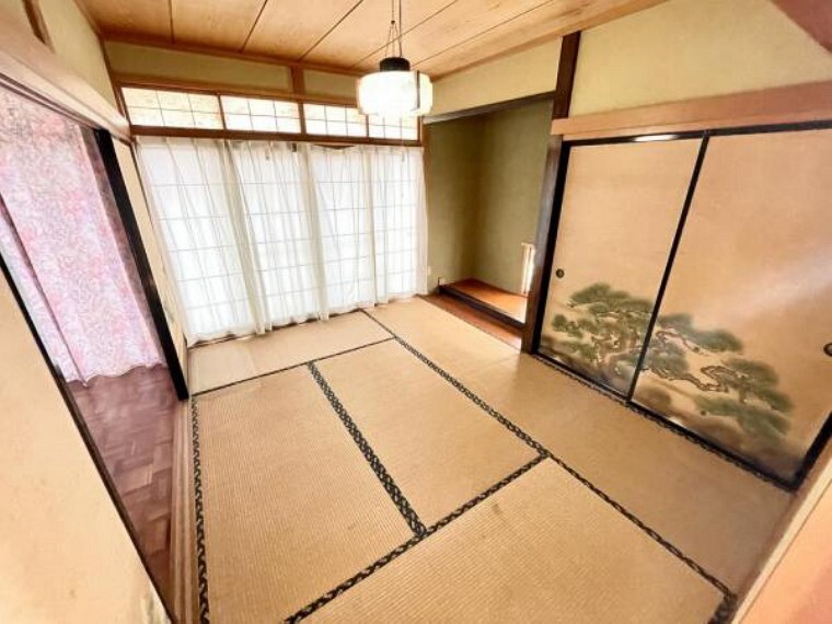 【リフォーム中2/26更新】1階6帖和室です。畳の表替え、障子襖の張替、照明の交換などを予定しております。和室が1階に一つあると、ごろ寝できるくつろぎスペースや来客用の部屋としても使えますね。