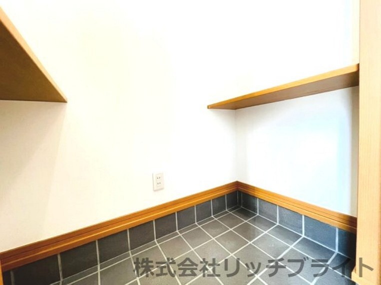 収納 シューズインクロークにはゴルフバックも収納可能です。