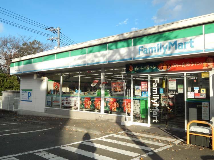 コンビニ ファミリーマート 青葉すみよし台店まで450m 近くにあると嬉しいコンビニまで徒歩6分。バス停の近くで通勤時にも便利です。