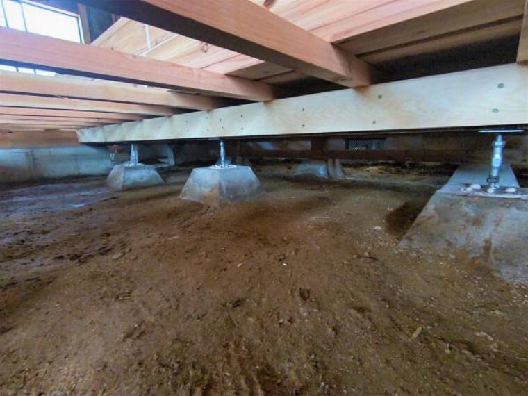 構造・工法・仕様 中古住宅の3大リスクである、雨漏り、主要構造部分の欠陥や腐食、給排水管の漏水や故障を2年間保証します。その前提で床下まで確認の上でリフォームし、シロアリの被害調査と防除工事もおこないます。