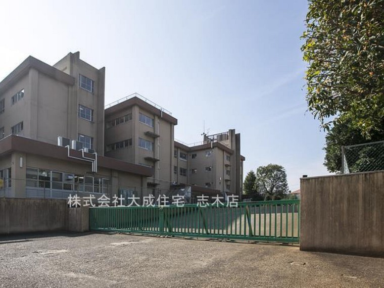 小学校 和光市立北原小学校(住宅地の中にあるので、住民の目が行き届いて安心です^^)