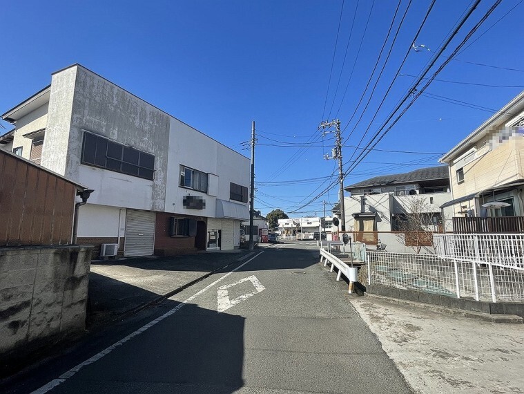 現況写真 東側前面道路もゆとりがあります。