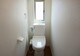 トイレ 同仕様写真。ウォシュレット付トイレです。節水機能もあるので、安心して使えますね。もちろん、1階2階の2ヶ所にトイレがあるので、忙しい朝にもゆとりができますね。