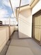 バルコニー 【balcony】 見ていただければわかると思いますが、一部ワイドになっているんです。バルコニーが狭いという圧迫感を見事に解消しております!