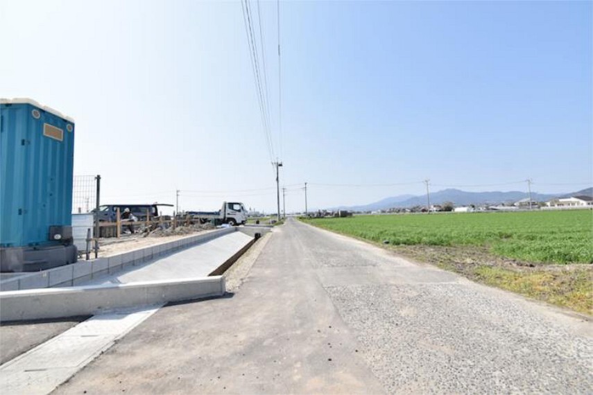 外観・現況 たっぷりの陽光に包まれる明るい住まい