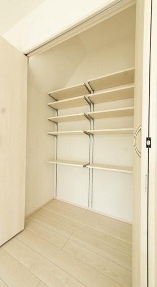 収納 空間を余すところなく有効利用した収納は生活空間をより上質なものにしてくれます。