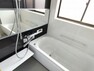 浴室 【リフォーム済】浴室はTOTO製の新品のユニットバスに交換しました。足を伸ばせる1坪サイズの広々とした浴槽で、1日の疲れをゆっくり癒すことができますよ。